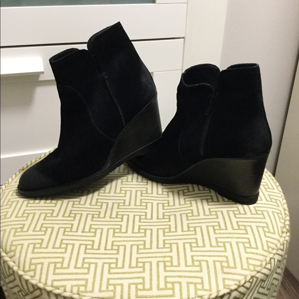Like new Kenneth Cole Reaction Boots Sz 9